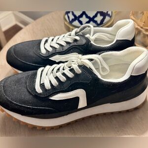 Steve Madden NEW 9M Black and White Women's Sneakers